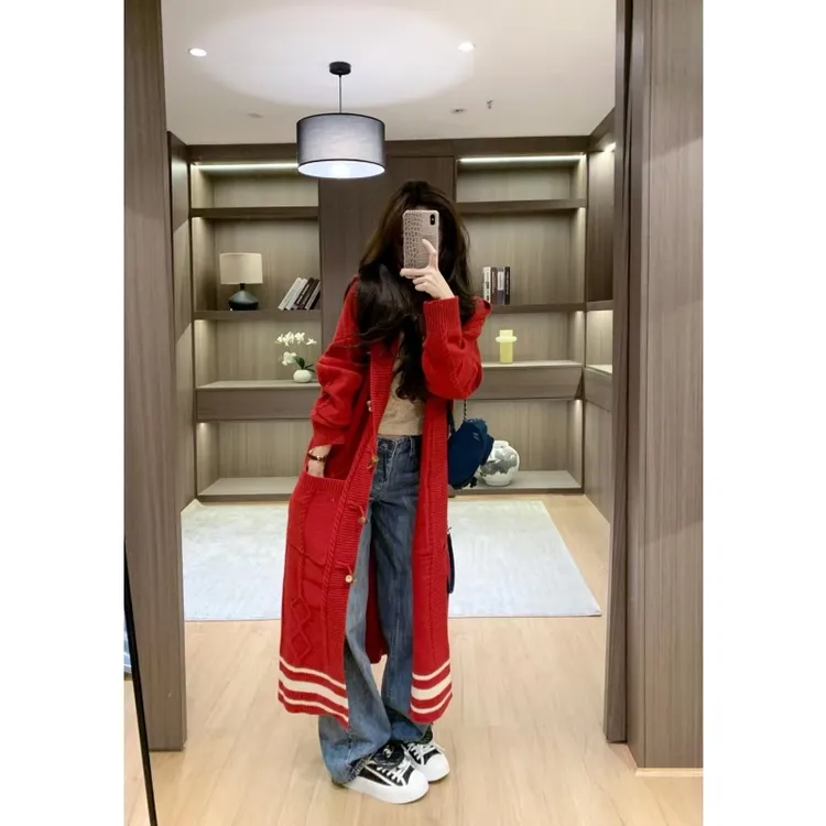 慵懒风连帽针织外套秋冬新款撞色拼接宽松毛衣开衫高腰微喇牛仔裤