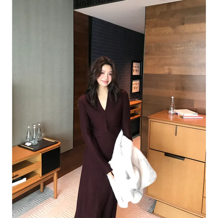 【ALONESAVOR】龍喜儿 冬日圆舞曲 法式蝴蝶结V领连衣裙J003