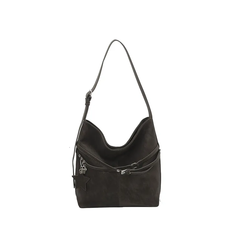 新年款女式小众轻奢大容量韩式单肩斜挎百搭通勤水桶包