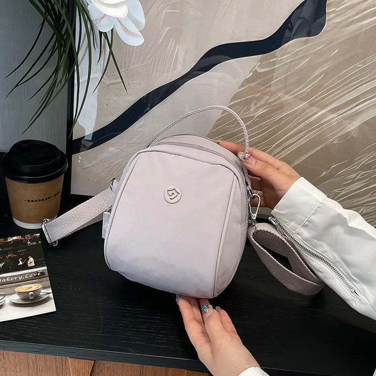 牛津布包包女小众设计休闲斜挎包轻便迷你百搭贝壳手机包单肩手拎