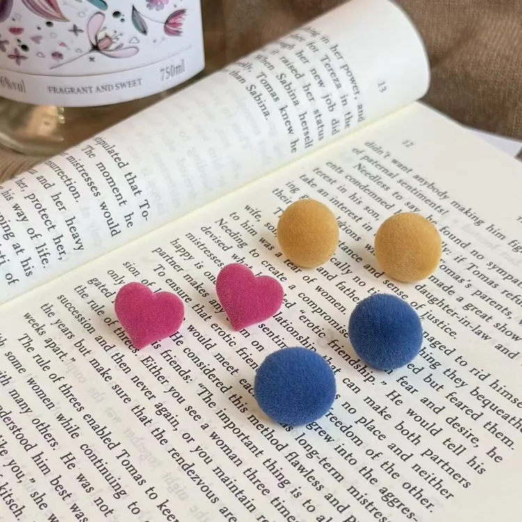 铜合金仿珍珠耳饰 玫红色丝绒爱心珍珠耳钉复古甜美百搭耳饰女