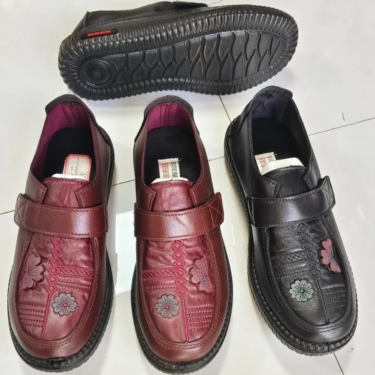 282老北京仿皮布聚氨酯防滑平底粘扣妈妈鞋轻便舒适春秋款女士鞋