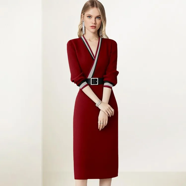 V领撞色红色连衣裙女2025年秋装新款优雅气质高端收腰显瘦中长裙