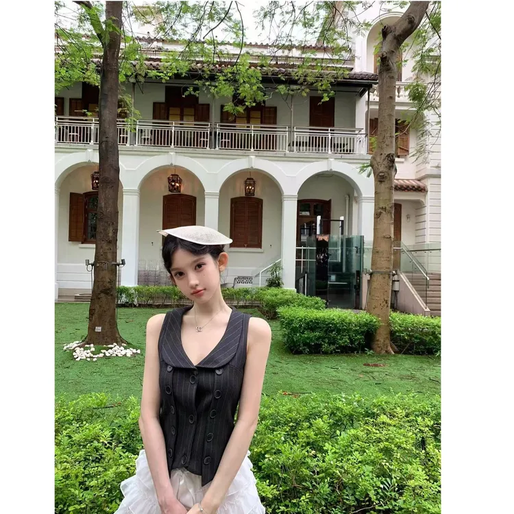 2025早秋新款高级感无袖修身显瘦马甲韩系冷清气质上衣配半身裙