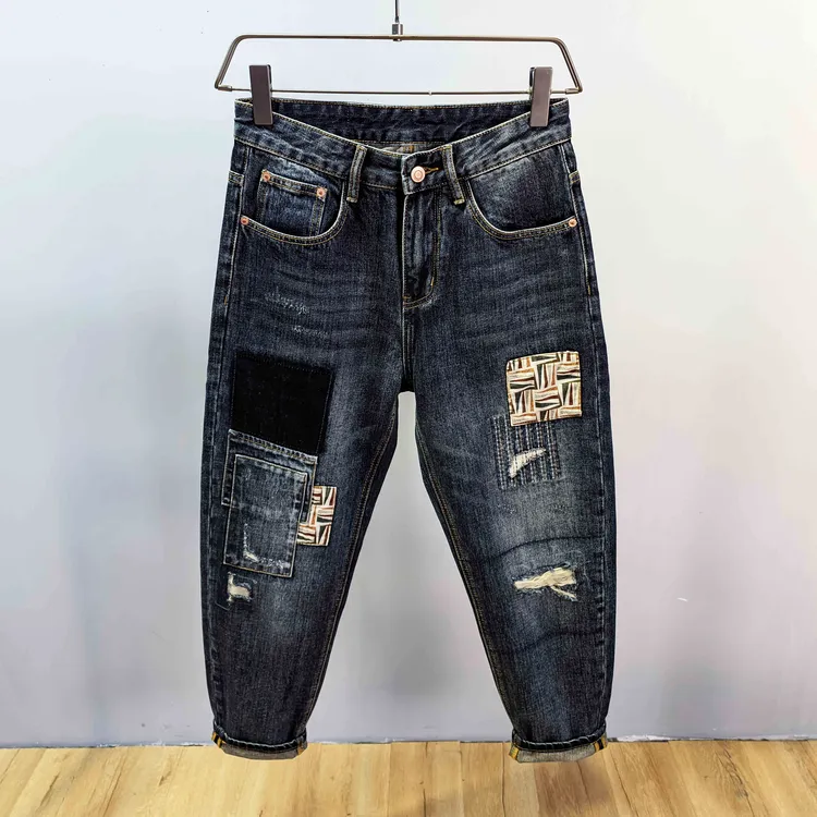 2025秋季新款拼接补丁破洞牛仔裤男士宽松微锥直筒潮流个性长裤潮