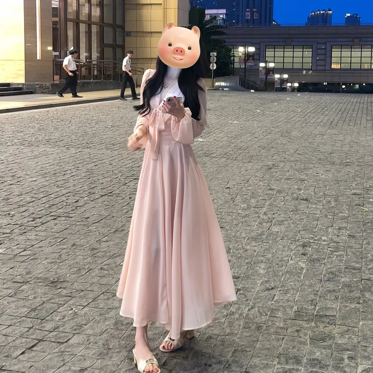 法式复古v领系带长袖连衣裙子女早秋季2025新款气质收腰度假7170