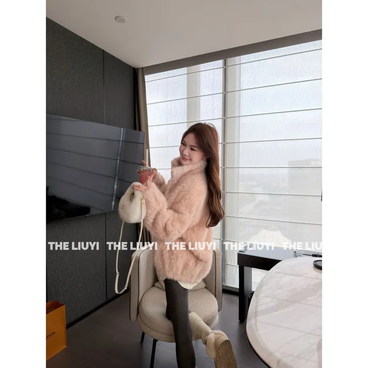 【LIUYI】粉雪~轻奢感环保毛毛保暖宽松拉链外套51030A6