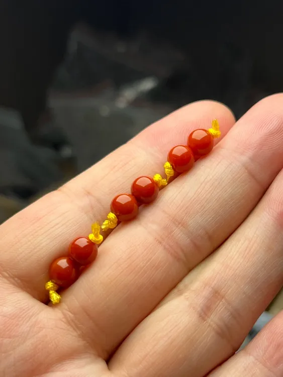 福利瓦西柿子红玛瑙一对6mm➕发其中一对