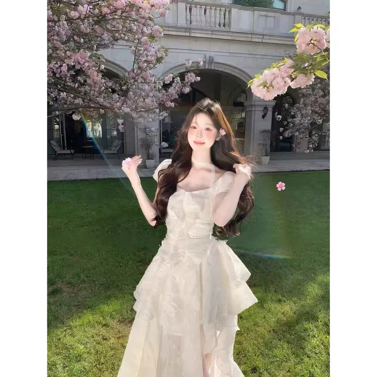 蛋糕裙法式甜美不规则荷叶边方领连衣裙收腰显瘦度假风长裙