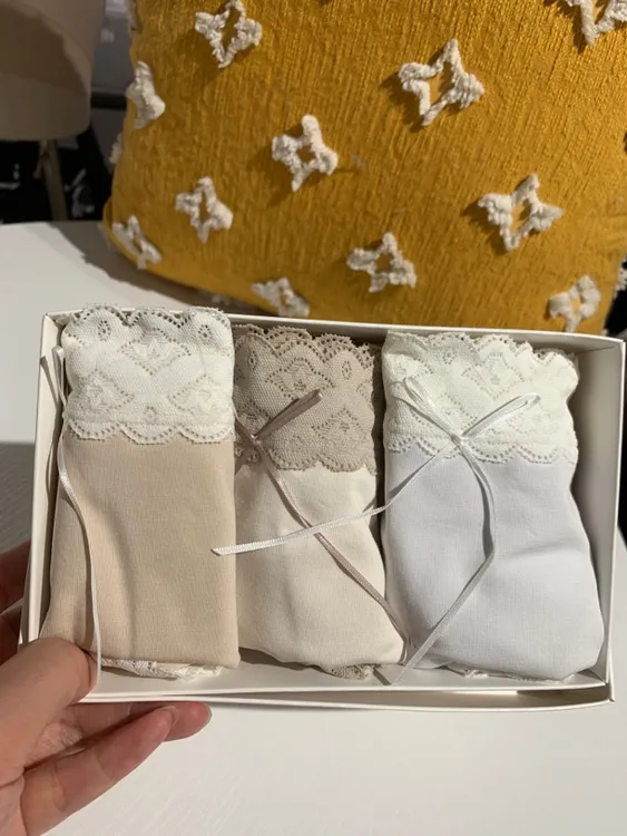 中腰棉质轻薄透气女士内裤蕾丝边透气薄款（3条装）