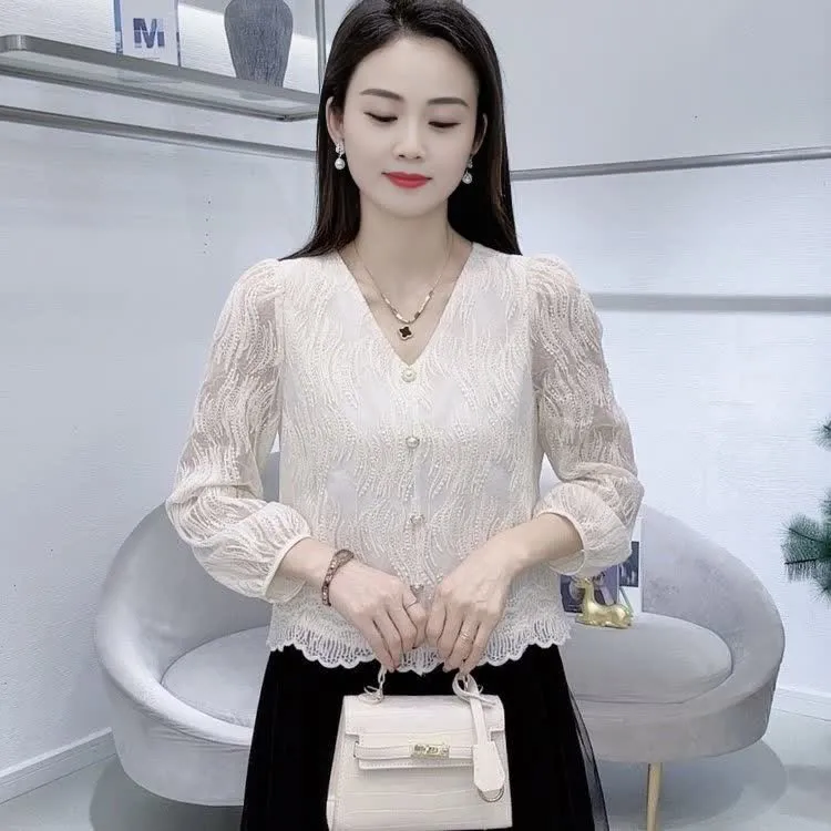 法式长袖衬衫女2025春季新款爆款高级感时尚气质V领蕾丝小衫上衣