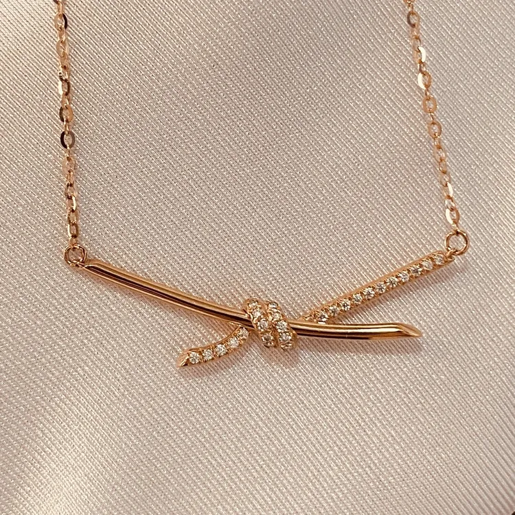 18K金绳结项链扭结锁骨链玫瑰金色时尚简约精致立体轻奢气质百搭