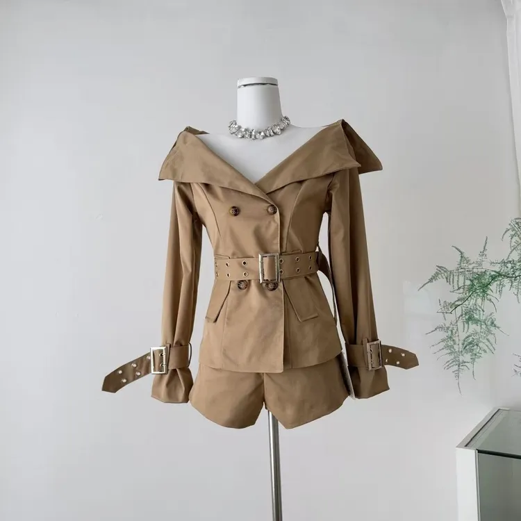 经济上行复古大翻领收腰双排扣小个子短款风衣外套女+短裤套装