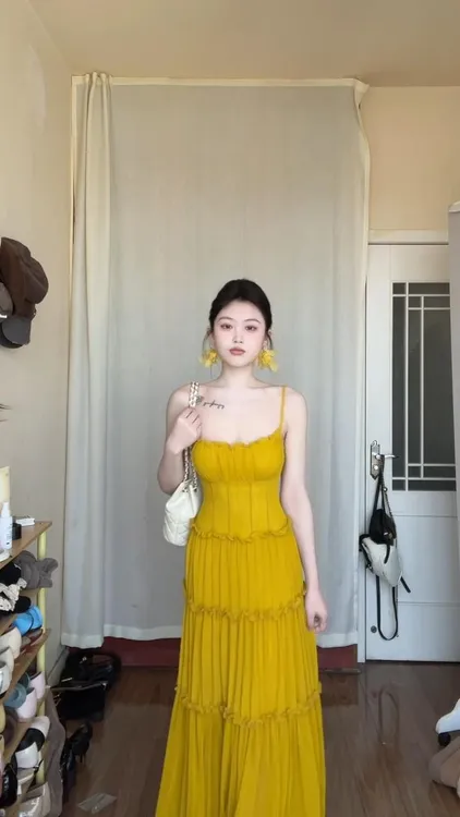 2024新款慵懒风清风法式仙柔度假晚会设计高级感网纱褶皱连衣裙女