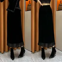 【婀娜多姿】2025秋款设计感拼接木耳花边丝绒后开叉显瘦百搭半身裙