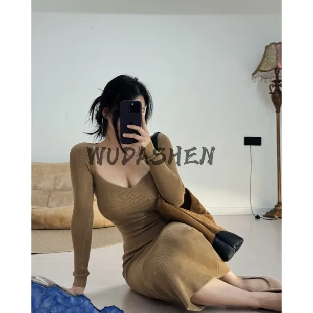 【你伍老板娘】“软黄金小姐姐”方领复古赫本风包臀裙连衣裙