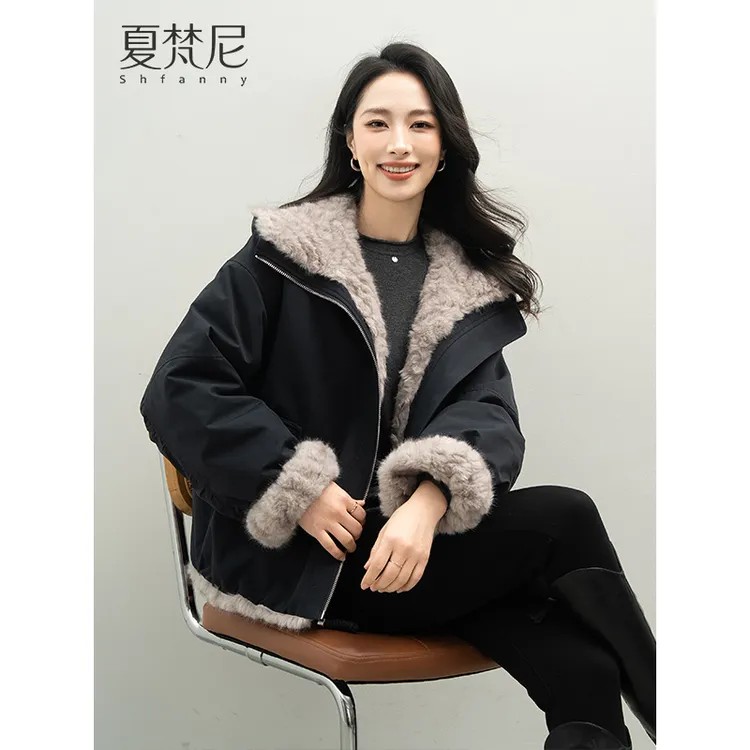 夏梵尼日光漫谈2025年冬季新款时髦翻领连帽两穿加厚毛毛外套