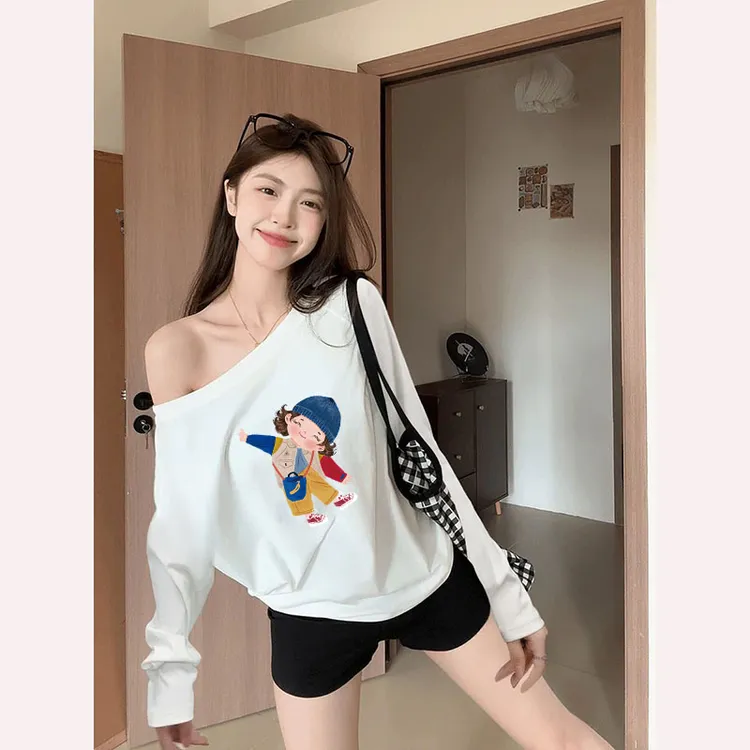 白色斜角肩露肩长袖t恤女打底衫宽松显瘦2025秋季内搭一字肩上衣