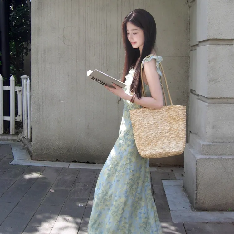 法式碎花吊带连衣裙子女夏季2025新款绝美超看海边度假沙滩长裙
