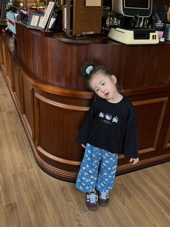 《小思家》2025早秋新款童装卡通猫咪印花长袖儿童满印休闲裤套装