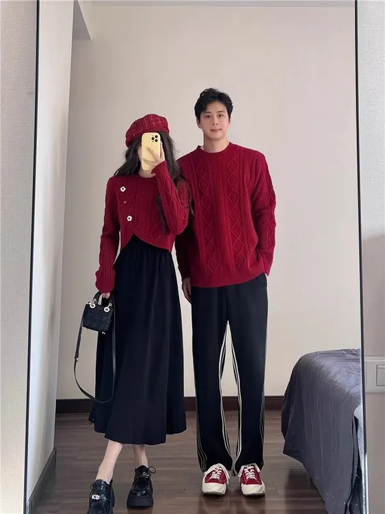 情侣装秋冬2025新款ins超火毛衣连衣裙一男一女韩版法式针织衫潮