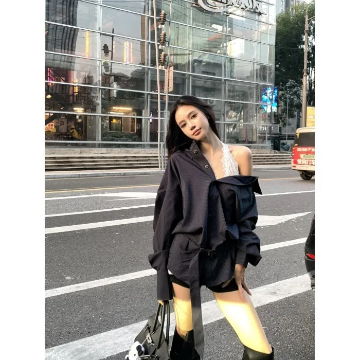 时尚套装慵懒风蓝色翻领单排扣长袖衬衫女秋季内搭蕾丝背心两件套