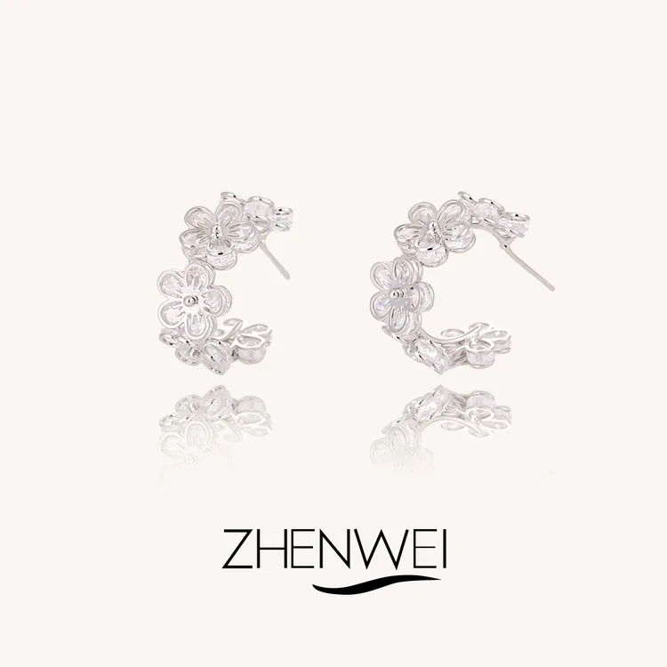 铜合金锆石耳饰 ZHENWEI/甄薇  法式轻奢优雅花花耳环女高级感