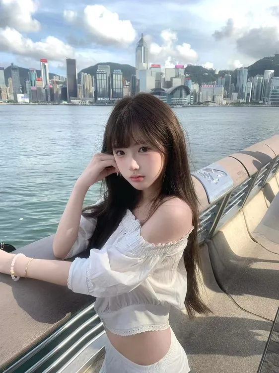 2025夏季新款起韩系白色绝美一字肩短袖上衣气质显瘦半裙套装