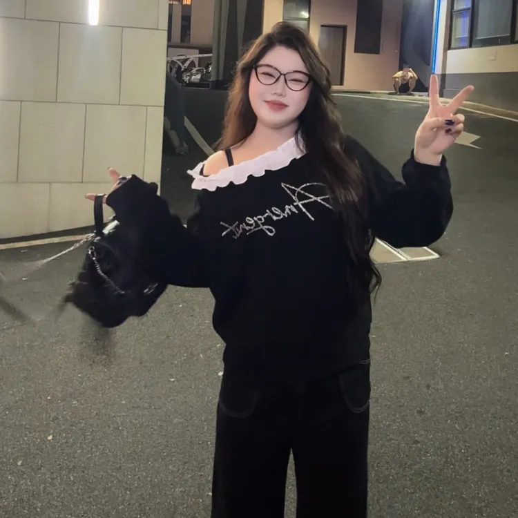  【肉叮】胖MM新款美式花边烫钻字母斜肩卫衣女款2025秋季长袖上衣