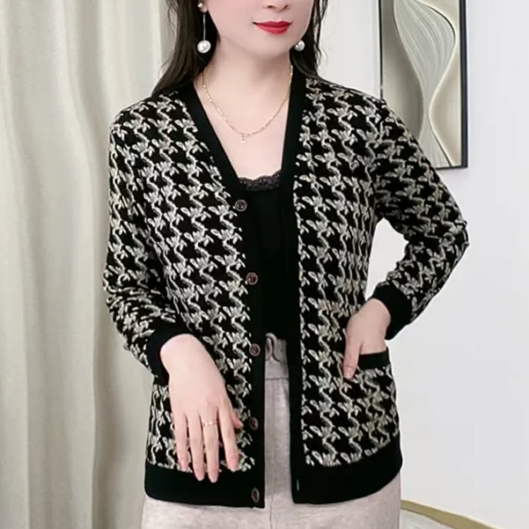 大码秋季透气欧式女立体洋气显瘦宽松短外套小香风长袖开衫