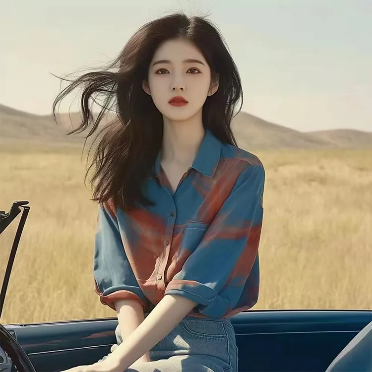 今年夏季流行别致漂亮小衫法式减龄高级设计感蓝色扎染Polo领衬衫