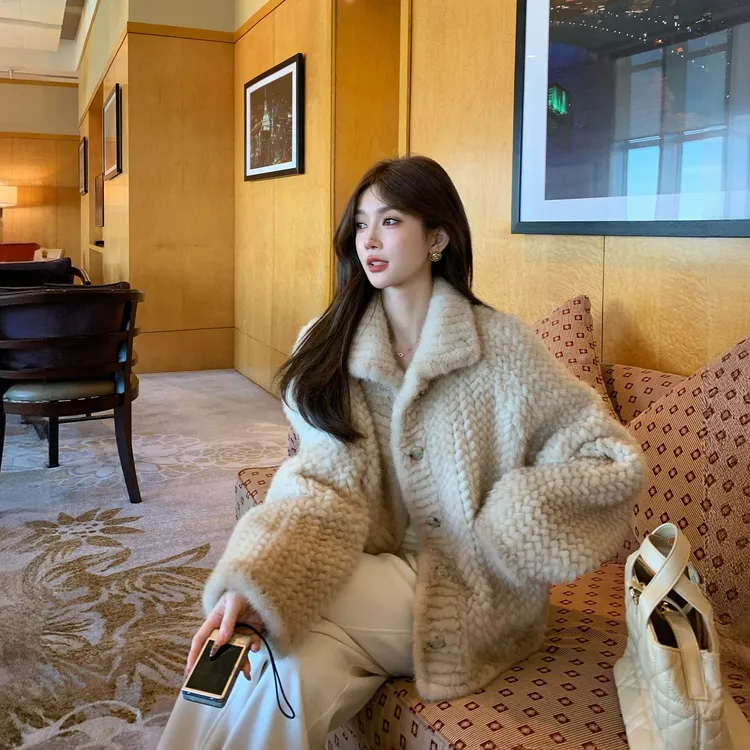 韩系高级感时尚简约针织外套女2025冬季新款慵懒风纯色保暖外套潮