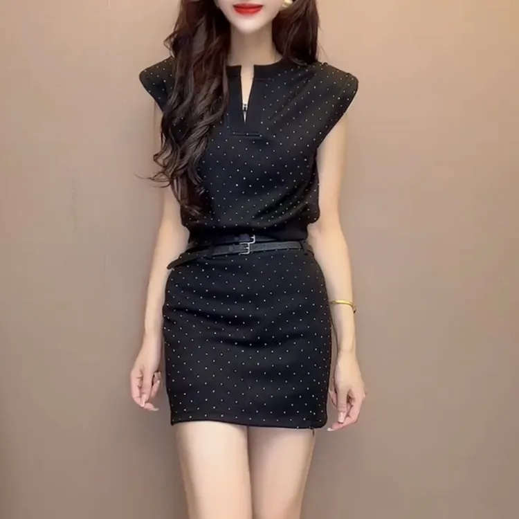 千金感轻奢风烫钻V领飞袖无袖百搭上衣半身裙