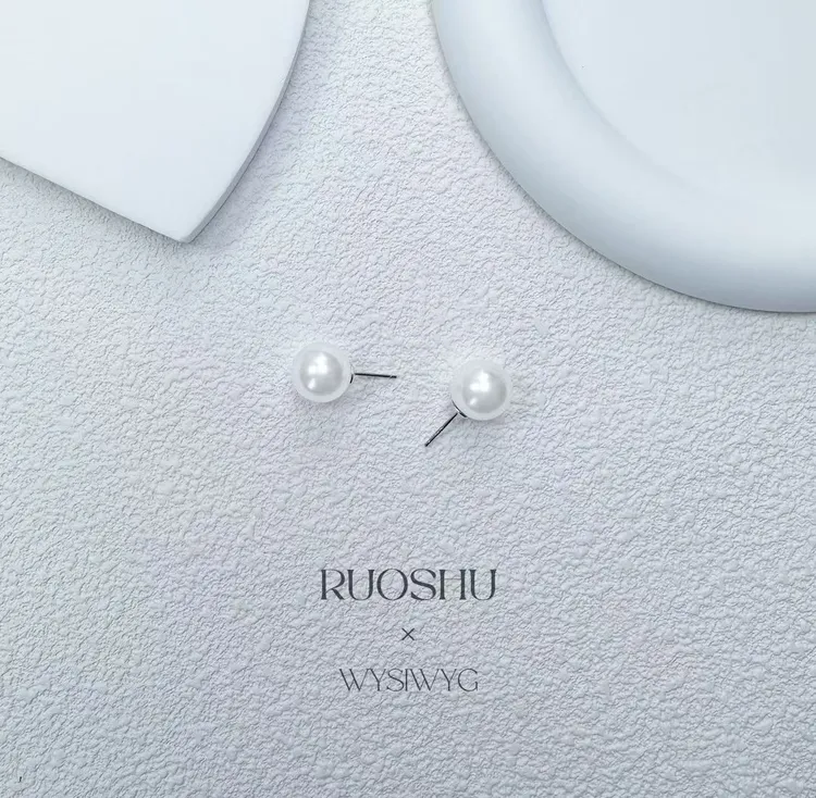 925银耳饰 时尚 清新镜面光  经典气质款素耳钉 精巧 百搭强光