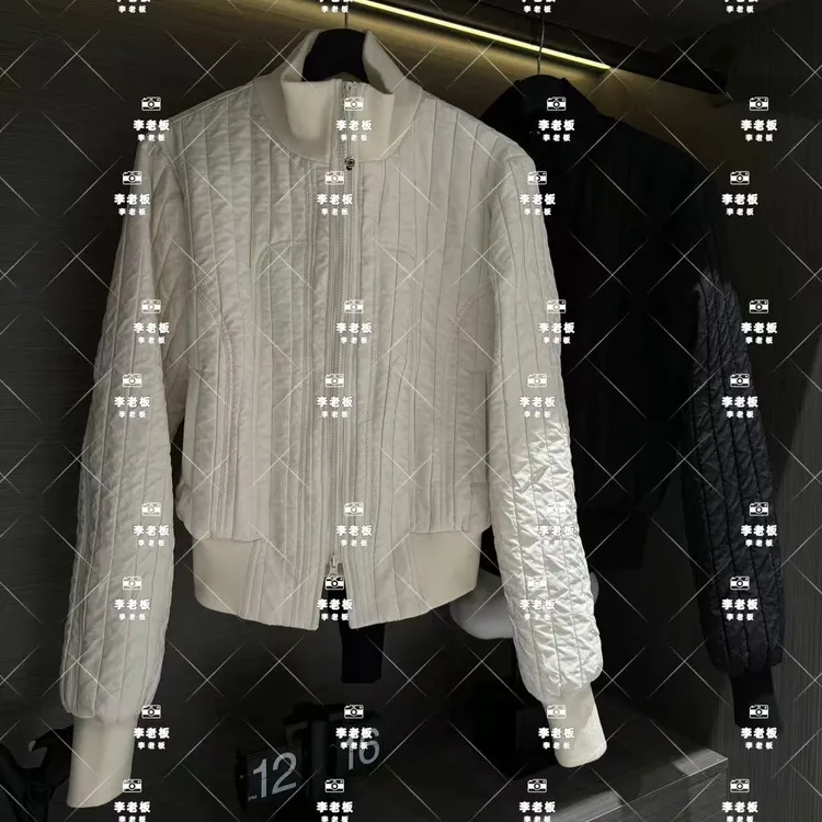 2025小众原创白色条纹绗线压棉外套（衣长58左右）