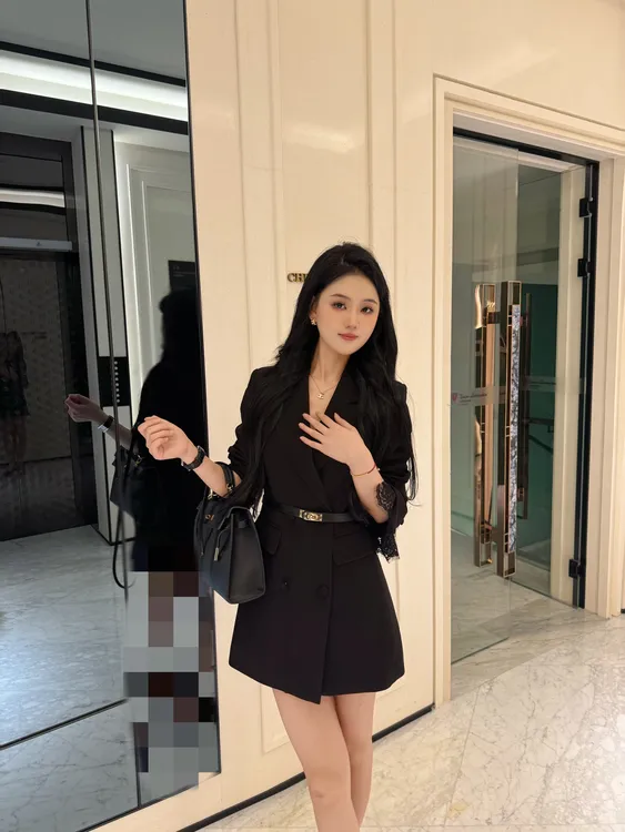 2025早秋新款女高级感时尚西装外套连衣裙收腰显瘦气质西服小黑裙