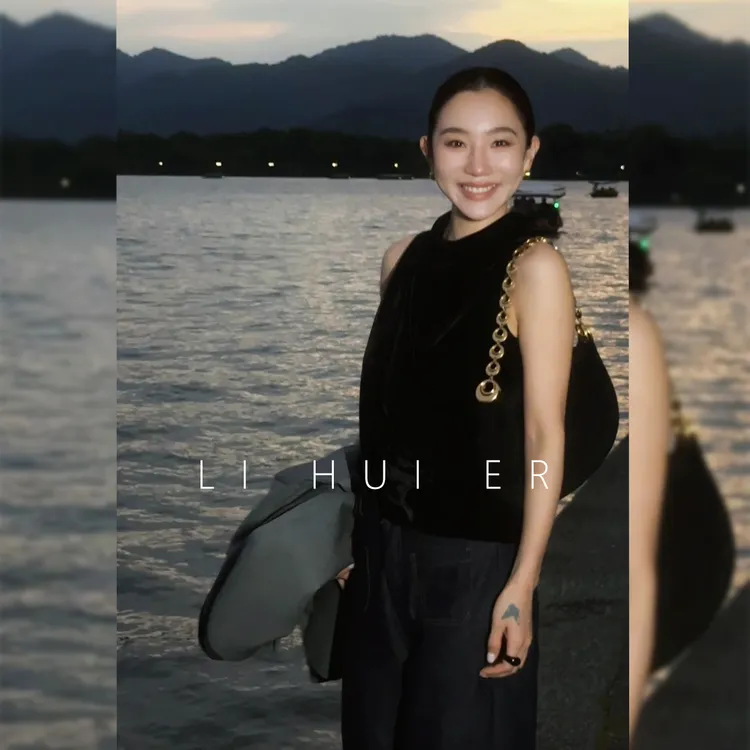 LiHuiEr李慧儿【罗马月影】轻奢气质内搭无袖气质黑上衣LL025743