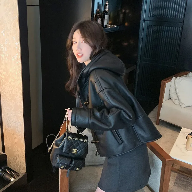 欧货皮毛一体连帽外套女绵羊皮衣2025新款真皮休闲显瘦皮草短夹克