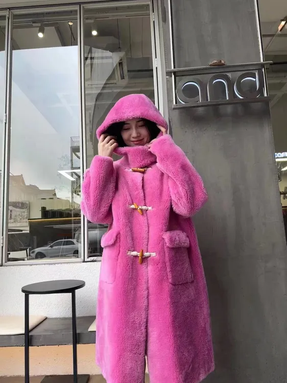 100颗粒羊毛一体外套女冬装新款时尚经典布朗熊长款帽款8851