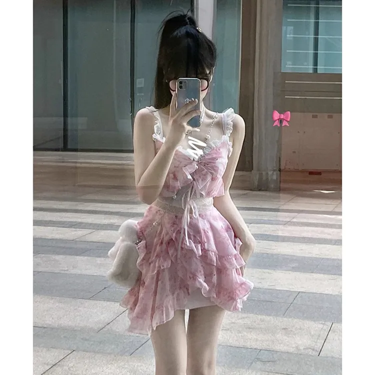 粉色荷叶边蕾丝抹胸连衣裙女2025新款法式温柔甜美风别致绝美短裙
