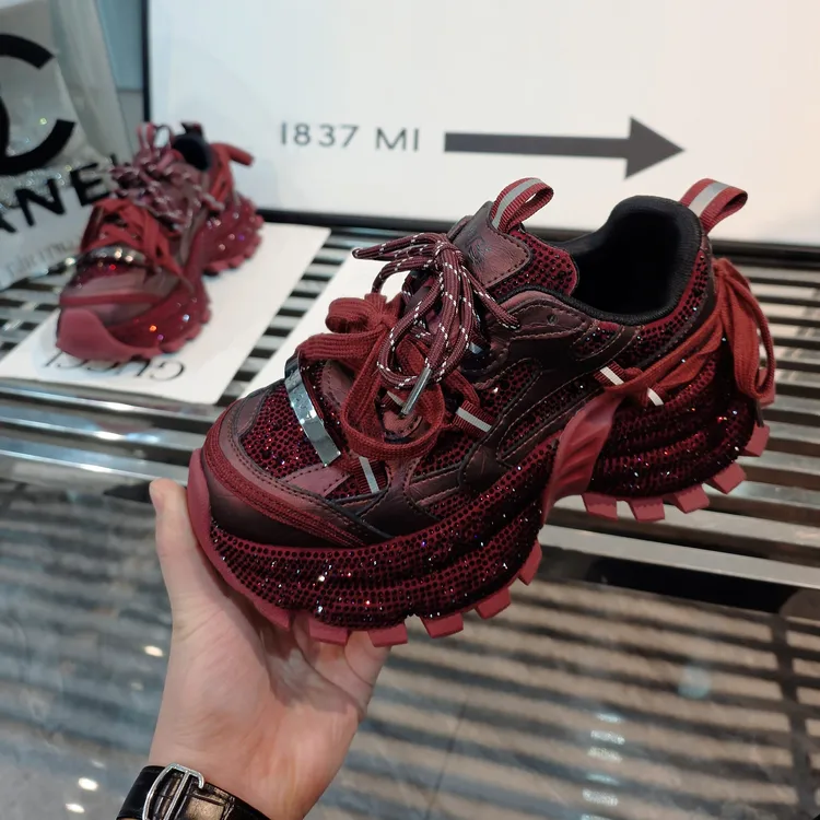 A.M艾墨儿女款2025年冬季女款金属安哥拉红色水钻款ins重工老爹鞋