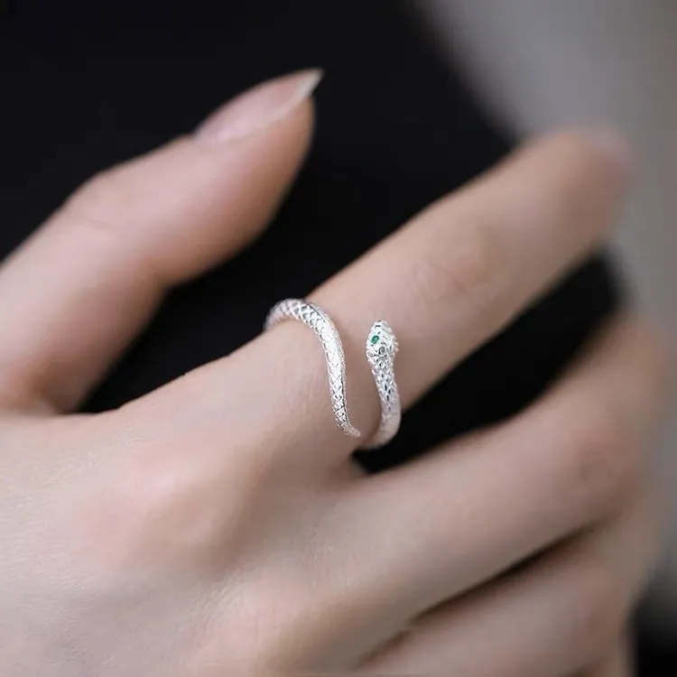 925银戒指 小灵蛇戒指女个性小众设计高级2025年新款爆款镀银戒指