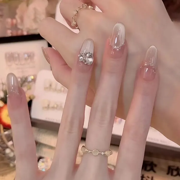 塞纳河畔秋冬显白手工穿戴甲光疗美甲