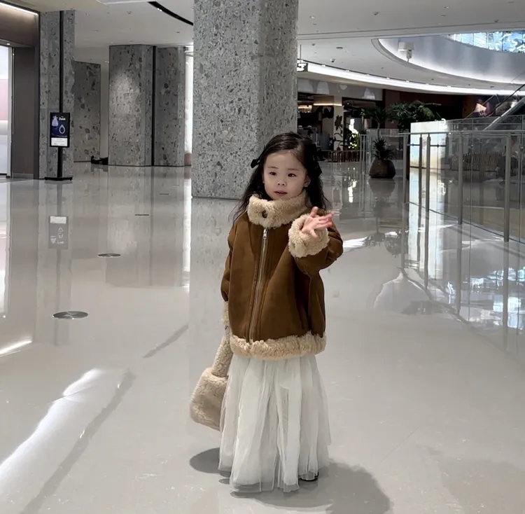 jimibubu2025秋冬新款儿童皮毛一体真羊毛两面穿夹克外套