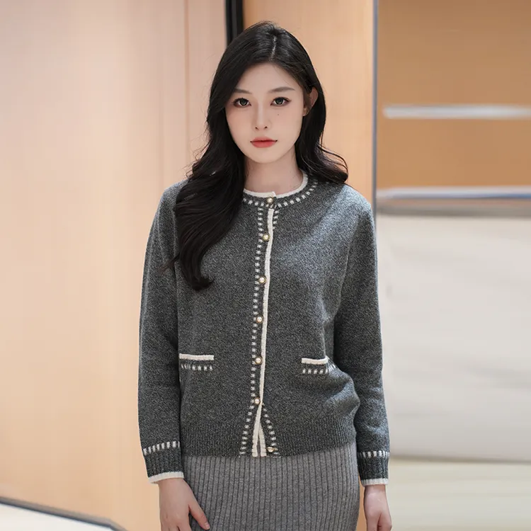 新疆天山宽松型宽松拼色保暖圆领女羊绒衫针织短款小香风气质