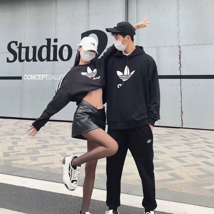 Adidas/阿迪达斯三叶草女子短款运动休闲圆领卫衣HC4622