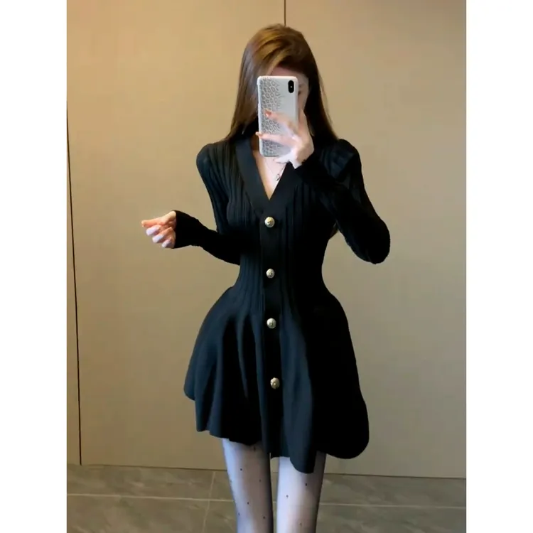 2025新款秋冬季千金miu系收腰短裙小香赫本风黑色针织连衣裙女