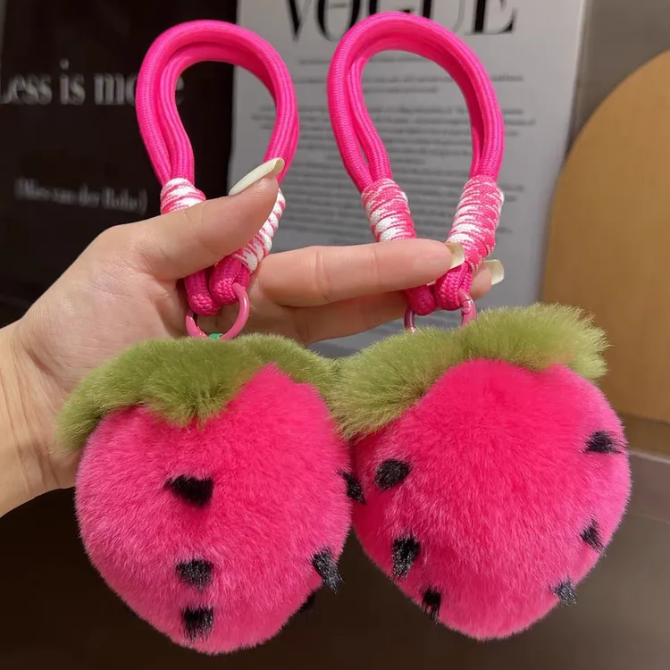 可爱真獭兔毛草莓汽车钥匙扣挂件ins网红毛绒公仔玩偶书包包挂饰