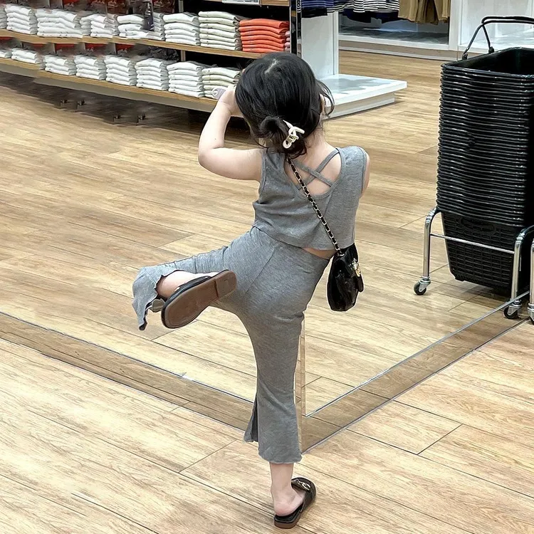 宝宝夏装新款夏季女童洋气露背无袖背心吊带纯色喇叭裤两件套装潮