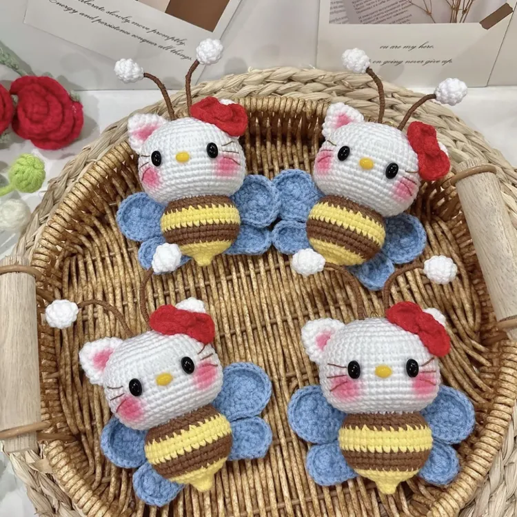 纯手工钩织可爱蜜蜂kt 玩偶挂件钥匙扣成品